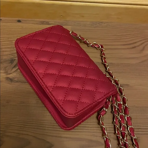 Elegant Red Clutch - Picture 6 of 6